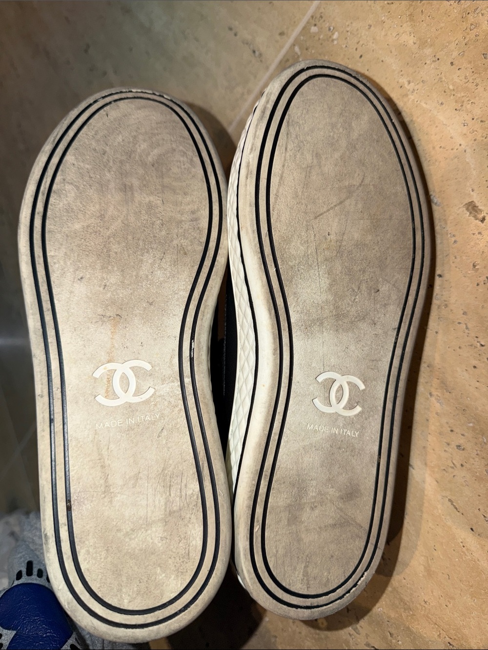 Chanel high top sneaker with pearl detail - Picture 6 of 8